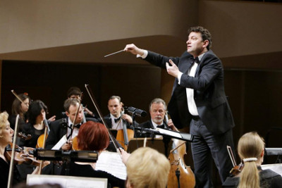 Kaspar Zehnder to premiere Symphony of Roses